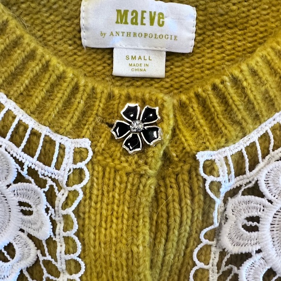 Maeve Anthropologie Mustard Cardigan White Lace collar Flower buttons Sz Small - Picture 8 of 15